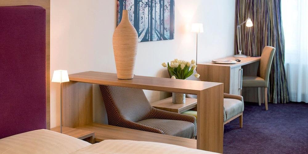 Hotel Am Schlosspark Garni 후줌 외부 사진