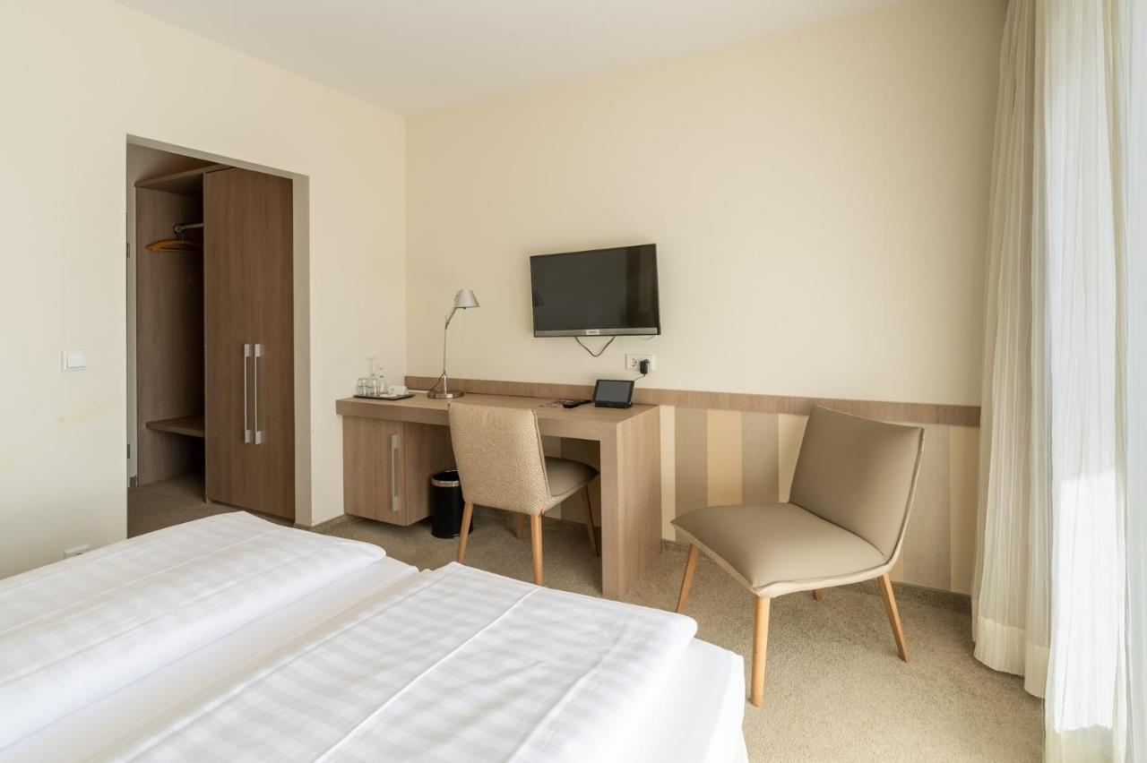 Hotel Am Schlosspark Garni 후줌 외부 사진