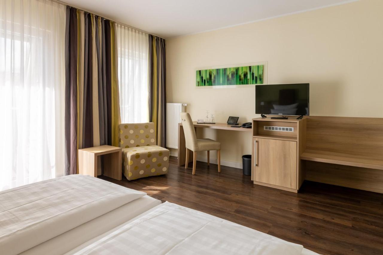 Hotel Am Schlosspark Garni 후줌 외부 사진
