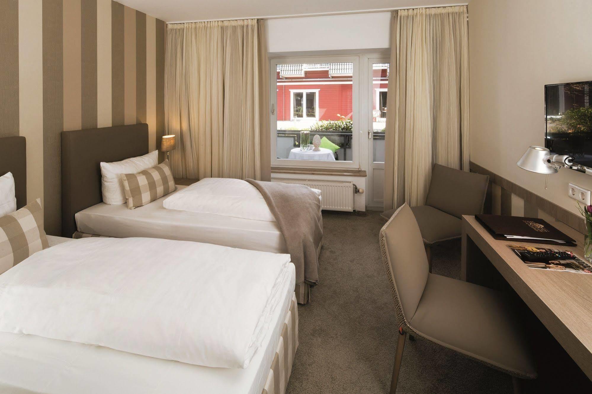 Hotel Am Schlosspark Garni 후줌 외부 사진