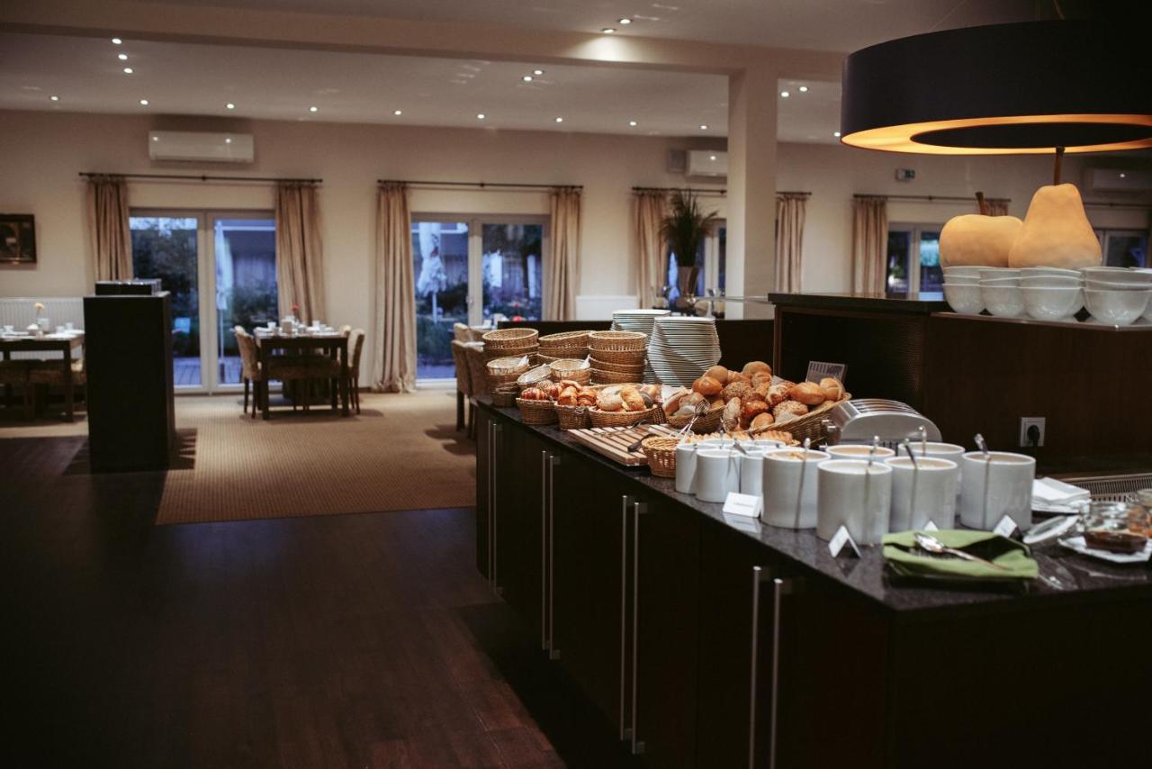Hotel Am Schlosspark Garni 후줌 외부 사진