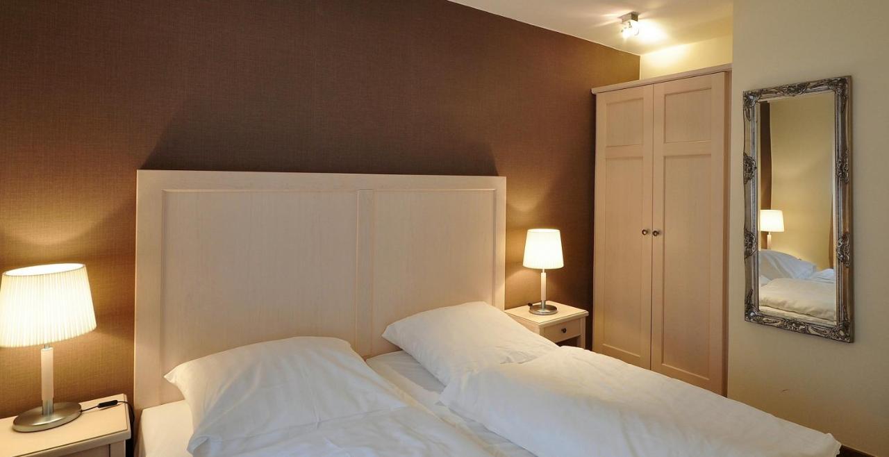Hotel Am Schlosspark Garni 후줌 외부 사진