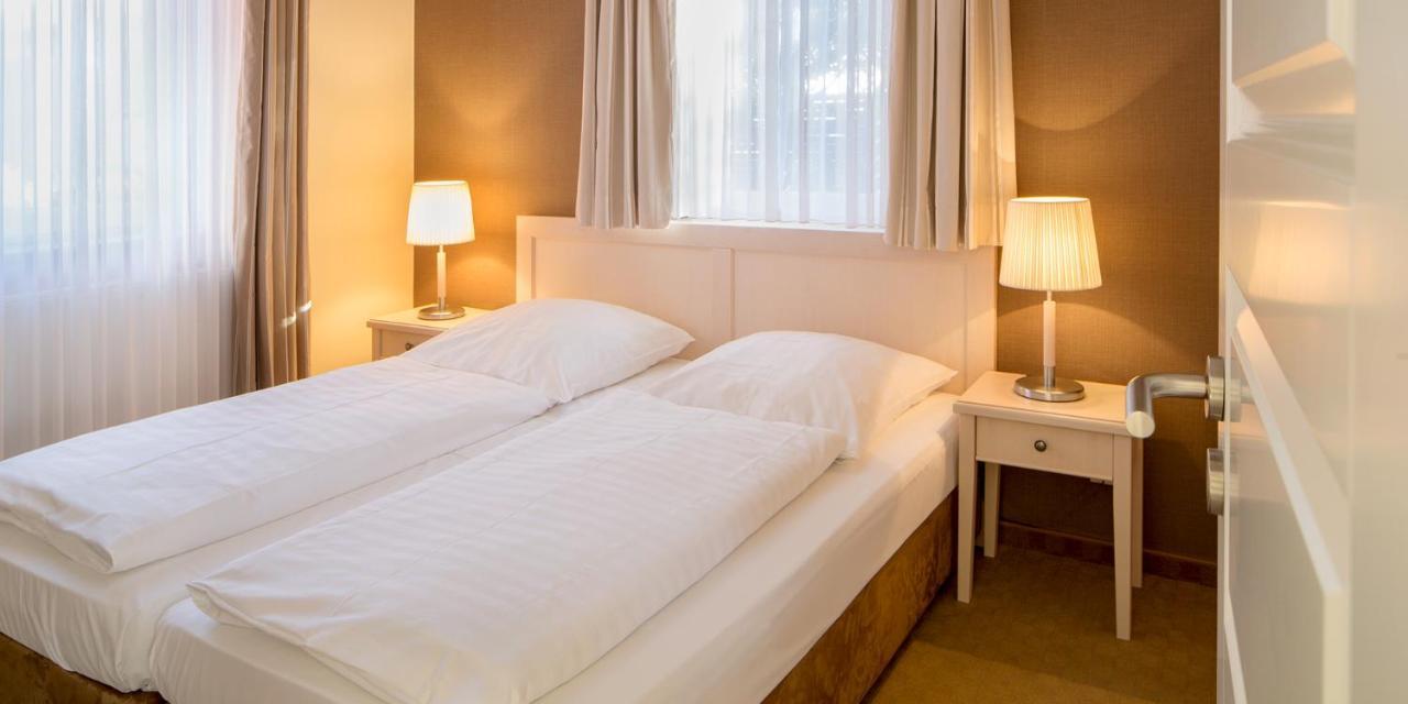 Hotel Am Schlosspark Garni 후줌 외부 사진