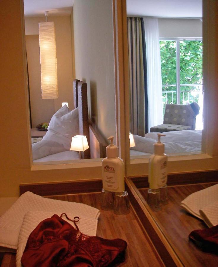 Hotel Am Schlosspark Garni 후줌 외부 사진